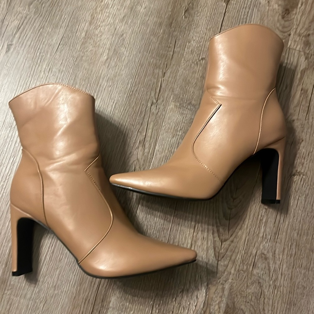 Nude boot